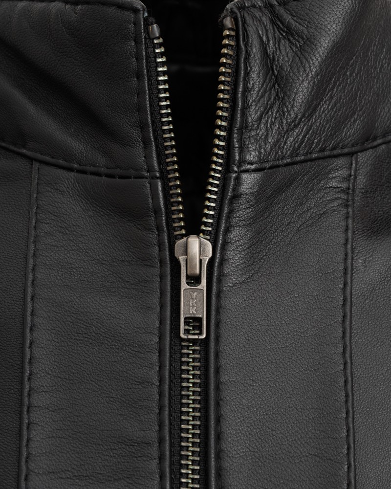 Kurtka skórzana męska z metalowym zamkiem, czarna, z delikatnym pikowaniem i klasycznym kołnierzem