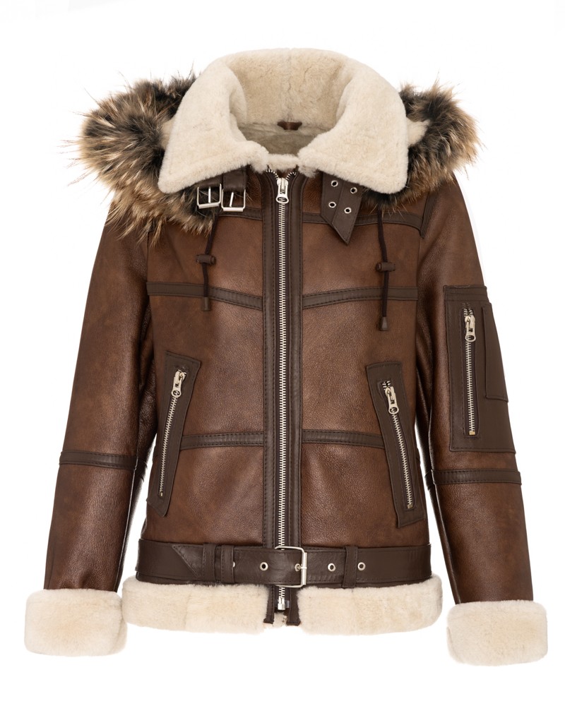 Kożuch damski w brązowym kolorze z futrzanym kapturem i paskiem w talii, idealny na zimowe dni