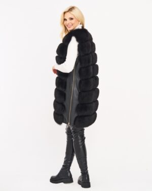 Kamizelka skórzana z futrem w kolorze czarnym, z długim krojem i złotym zamkiem z boku