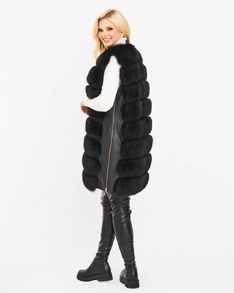 Kamizelka skórzana z futrem w kolorze czarnym, z długim krojem i złotym zamkiem z boku