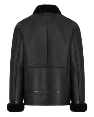 Kożuch męski w kolorze czarnym z futrzanym kołnierzem i mankietami, prosty krój i elegancki wygląd