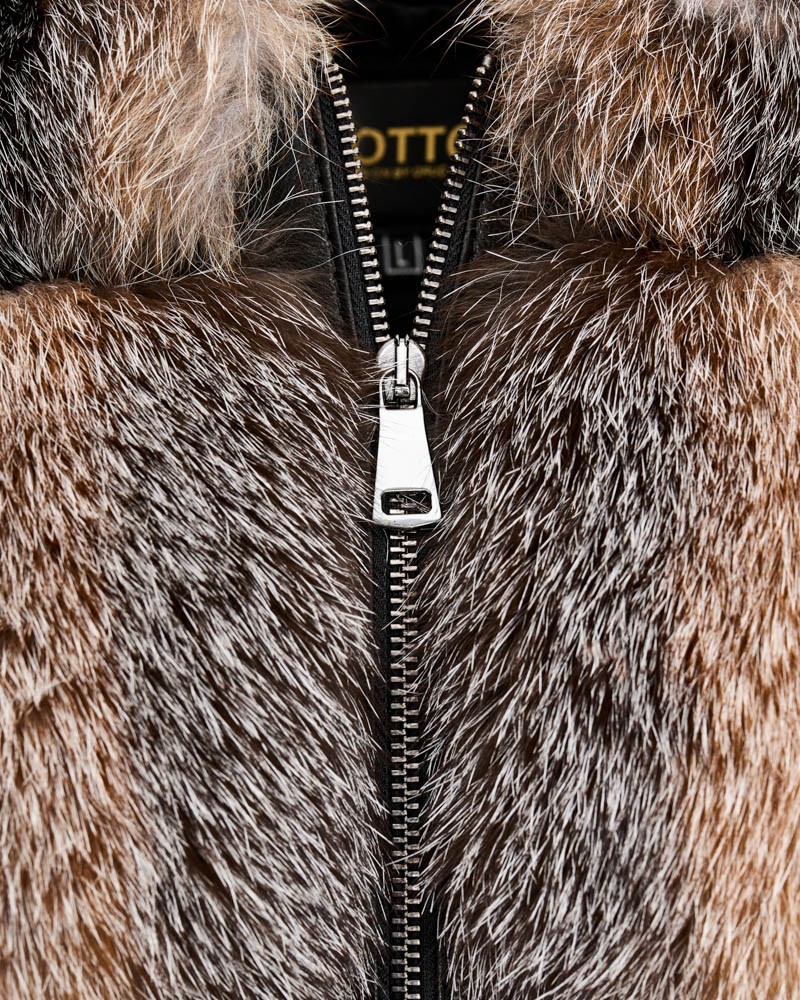 Futro naturalne z kapturem, w odcieniach brązu, z zamkiem błyskawicznym i puszystym wykończeniem