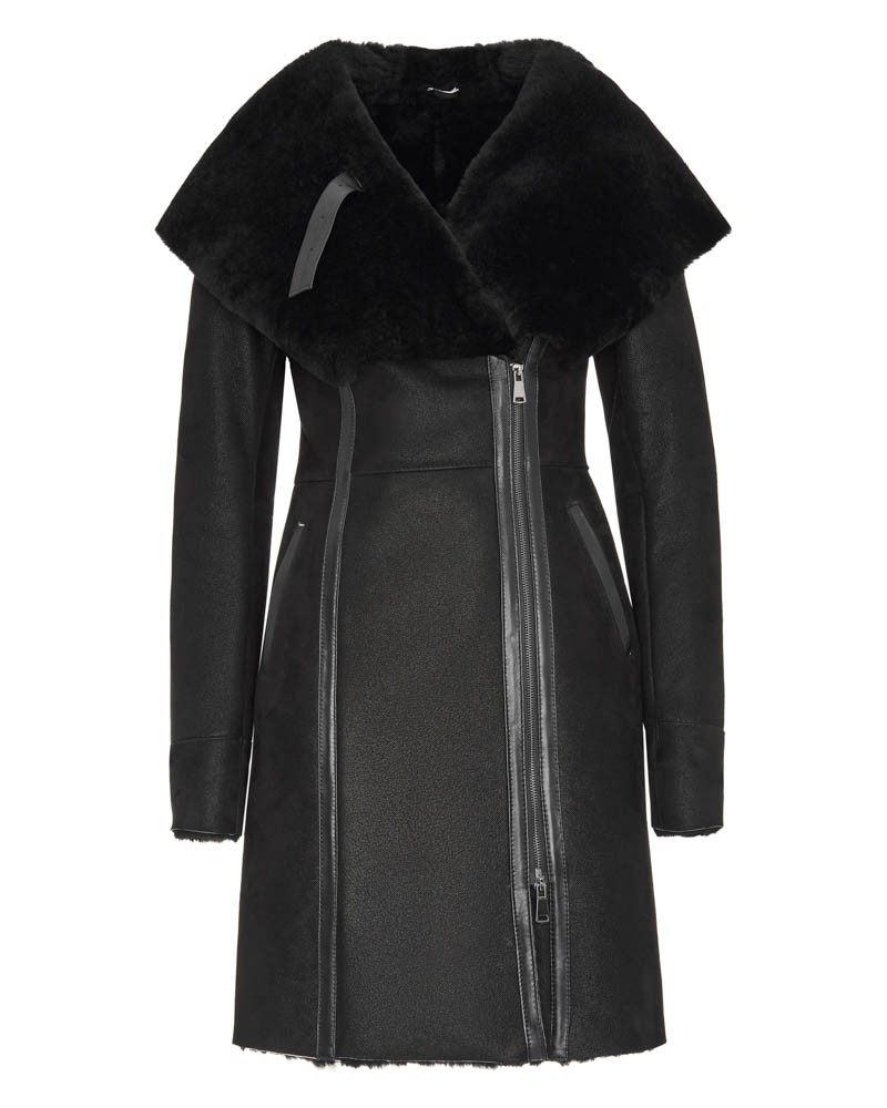 Czarny kożuch damski z szerokim kołnierzem, zapinany na zamek, z bocznymi kieszeniami i eleganckim krojem