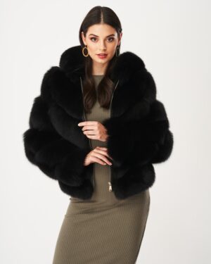 Futro naturalne w kolorze czarnym z szerokim kołnierzem i zapięciem na suwak