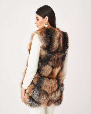 Kamizelka futrzana w odcieniach brązu z puszystym futrem, bez rękawów, z eleganckim wykończeniem