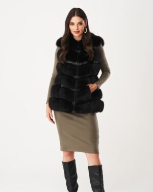 Kamizelka futrzana w kolorze czarnym, z futrzanym kołnierzem i stylowym zapięciem na zamek