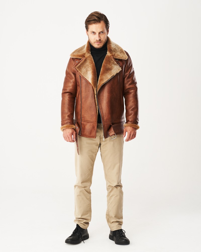 Męski kożuch w kolorze brązowym z futrzanym kołnierzem i zapięciem na zamek