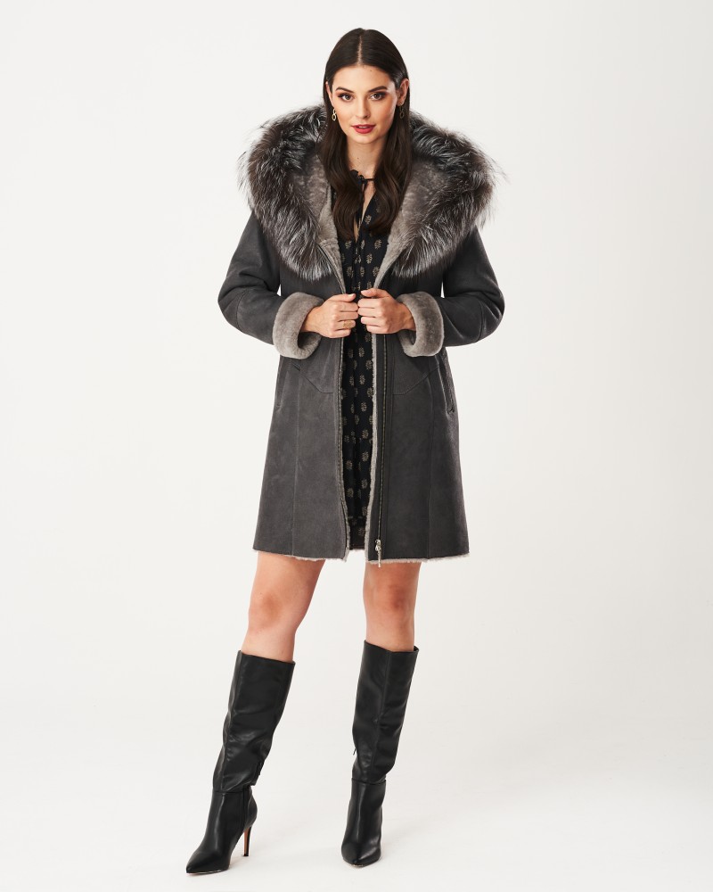 Kożuch damski w kolorze szarym z futrzanym kołnierzem i zamek na całej długości