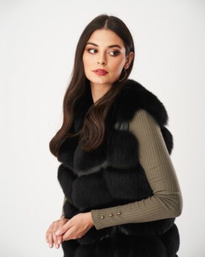 Kamizelka futrzana z naturalnego futra w kolorze czarnym, z eleganckim wykończeniem i miękkim kołnierzem