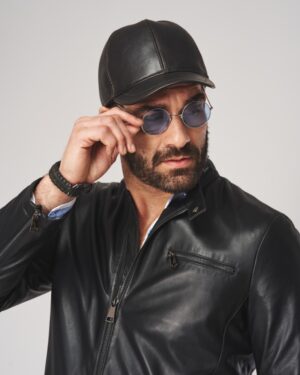 męska kurtka skórzana w kolorze czarnym z zamkiem, kieszeniami i kołnierzem, idealna na zimowe dni