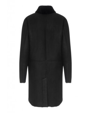 Czarny kożuch męski z miękkim kołnierzem, prosty krój, idealny na zimowe dni