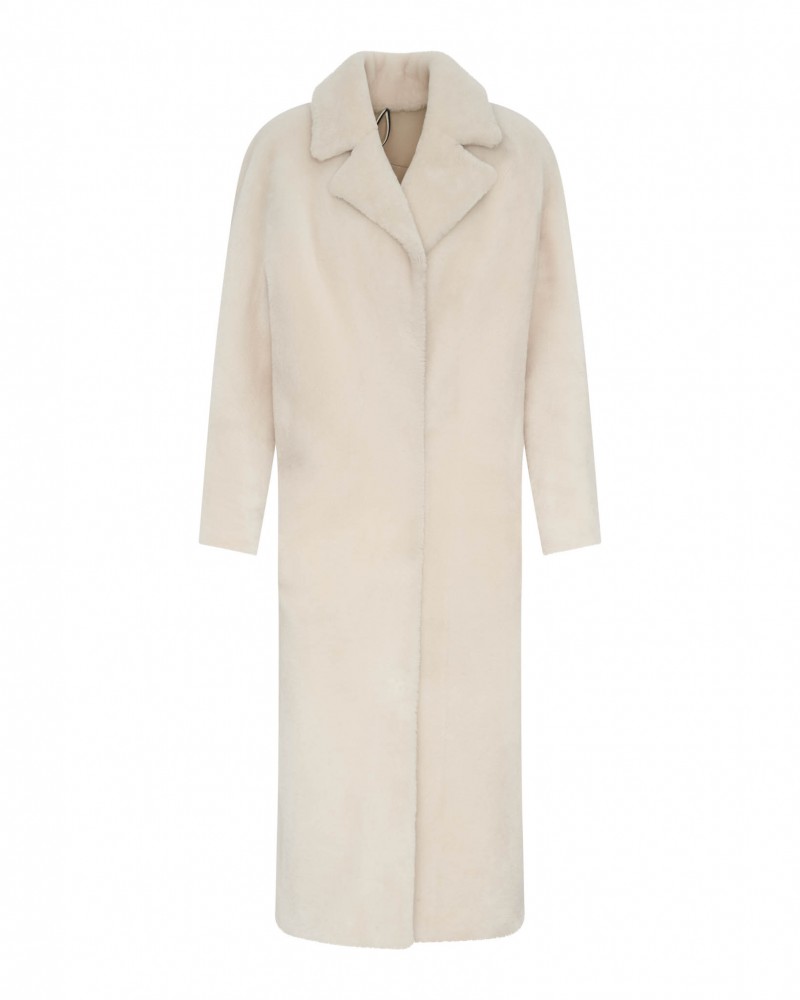 Kożuch damski w jasnym kolorze, o prostym kroju z kołnierzem, idealny na zimowe dni