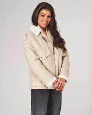 kożuch damski w jasnym kolorze z kołnierzem i futrzanym wykończeniem, zapinana na zamek