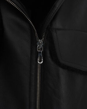 Kożuch damski z zamkiem błyskawicznym i kieszenią na piersi