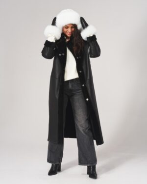 Czapka futrzana biała z gęstym, lśniącym włosiem i klasycznym, zaokrąglonym fasonem