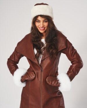 Brązowy toczek skórzany z matowym wykończeniem i delikatnym przeszyciem