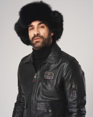 Czapka futrzana w odcieniu czerni z naturalnym połyskiem i miękką strukturą