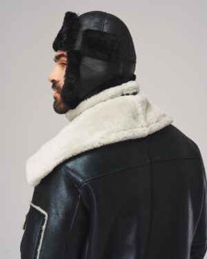 Czarna uszatka skórzana z długimi nausznikami i podszyciem z kontrastowego czarnego futra