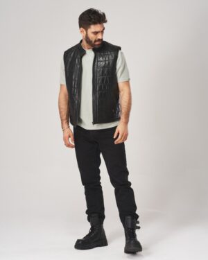 kamizelka skórzana męska w kolorze czarnym, pikowana z możliwością zapięcia na zamek, idealna na chłodne dni