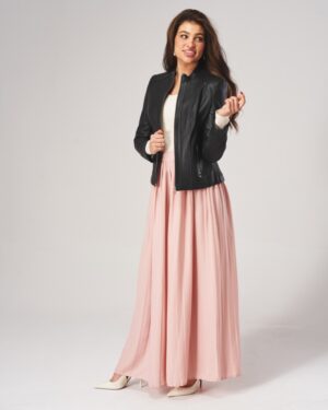 Kurtka skórzana damska w kolorze czarnym, dopasowany krój, z zamkiem i kieszeniami, idealna na zimowe dni