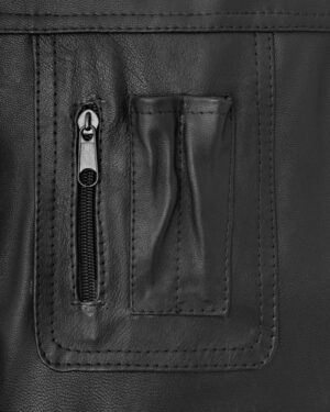 czarna kamizelka skórzana męska z kieszenią na zamek i delikatnym przeszyciem