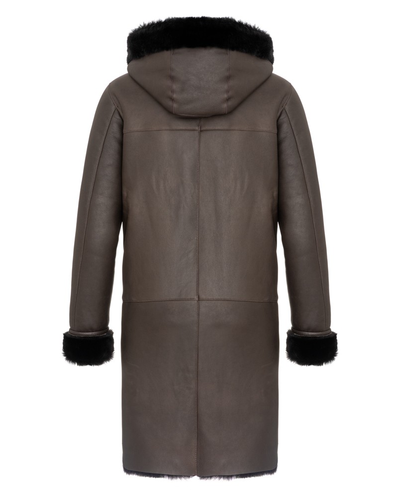 Kożuch męski w ciemnym brązie z kapturem i futrzanym wykończeniem na rękawach