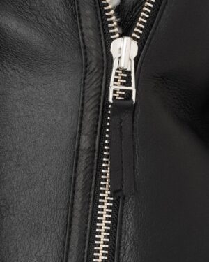 Kożuch damski z metalowym zamkiem i detalami w postaci zamków bocznych