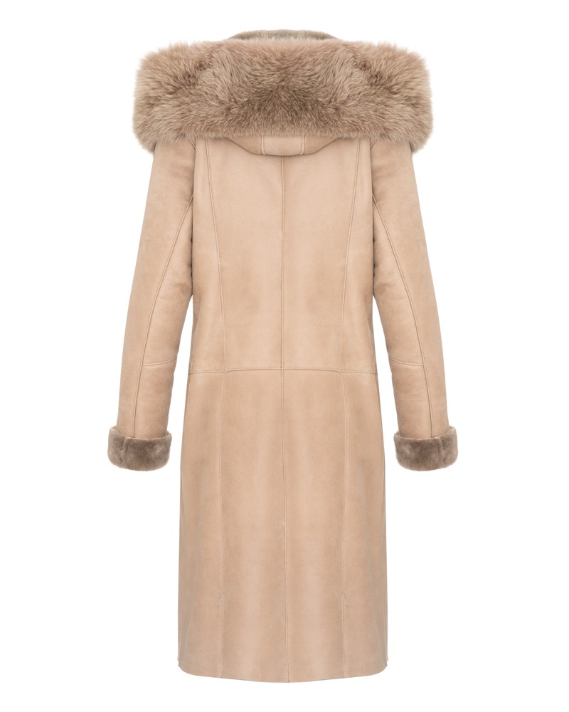 Kożuch damski w jasnym odcieniu z futrzanym kołnierzem i mankietami, długi krój z eleganckim wykończeniem
