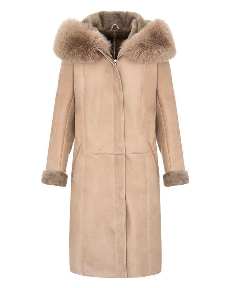 Kożuch damski w jasnym beżowym kolorze z futrzanym kołnierzem i mankietami, zapinany na suwak