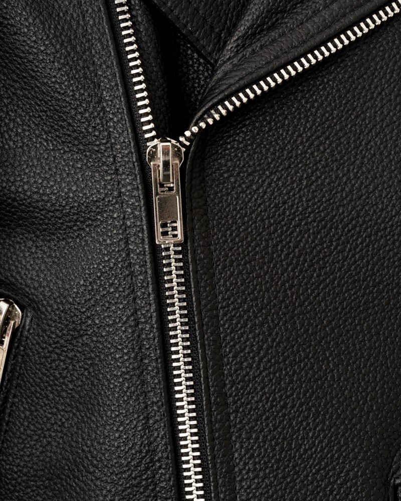 Ramoneska męska w kolorze czarnym z metalowym zamkiem i dopasowanym krojem